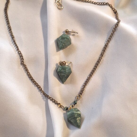 Artisan Handmade Resin Glittery Green Gem Shape Necklace Earring Jewelry Set - Picture 1 of 6
